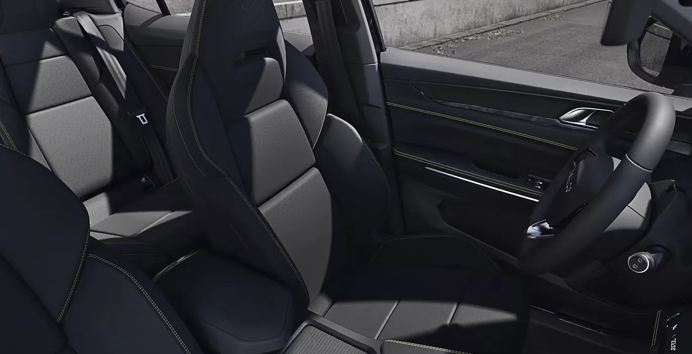 Lynk &amp; Co 01 Core interior delantera II