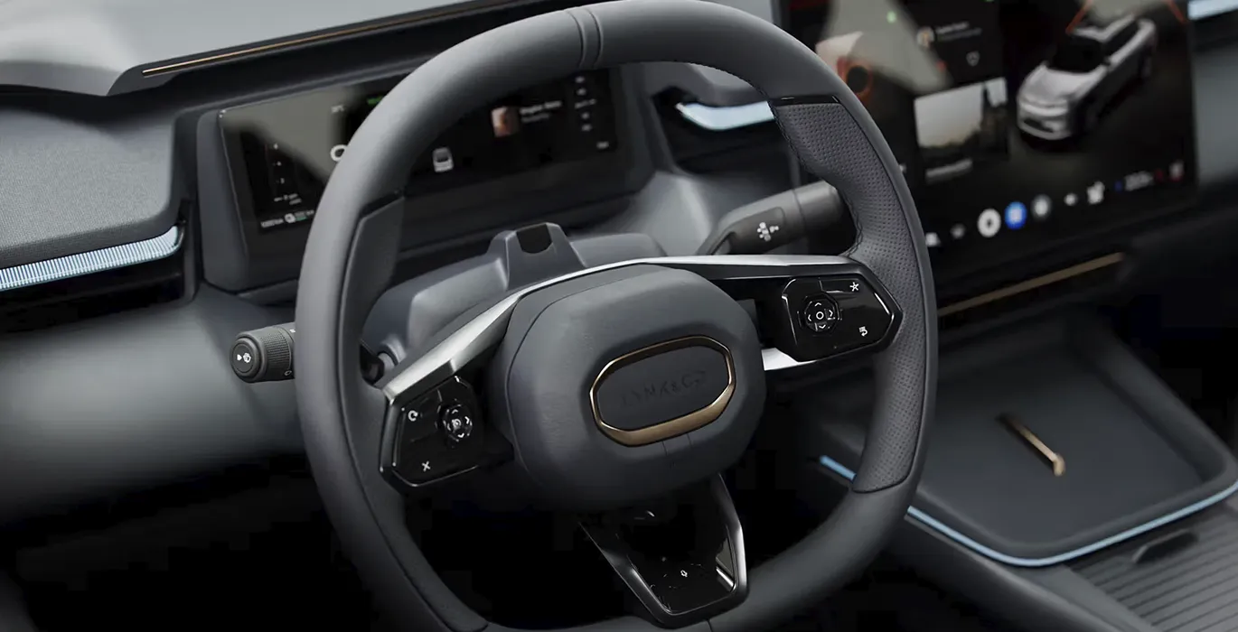 Lynk &amp; Co 08 1.5 PHEV Core interior delantera